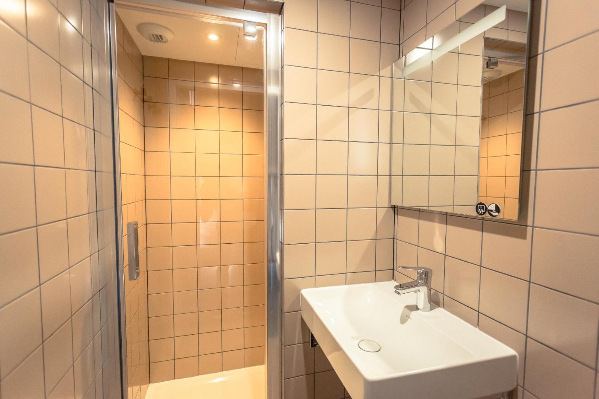 Jost Hostel Le Havre Centre Gare Exterior photo